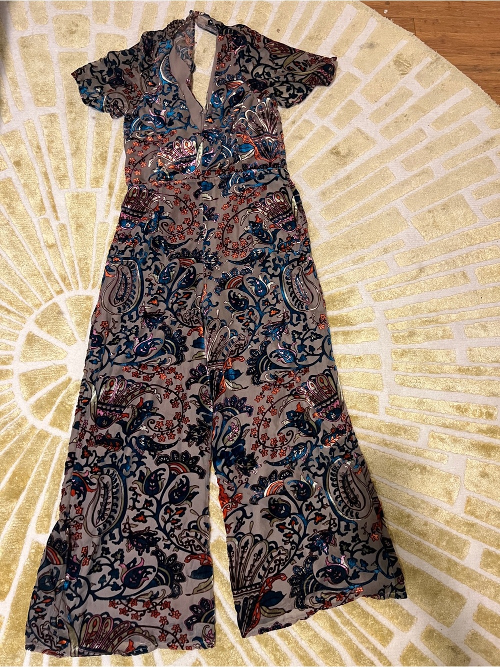Nasty Gal Taupe Paisley Embroidered Wide-Leg V-Neck Flutter Jumpsuit US 2 AS IS - Picture 4 of 10